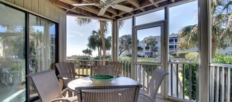 102 E Port O Call by AvantStay | Beachfront + Ocean Views + Communal Pool