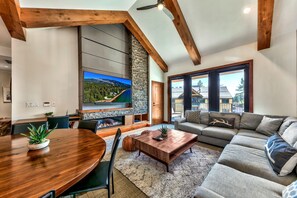 TV, fireplace - Luxury 3Br Residence steps from Heavenly Village & Gondola (South Lake Tahoe)