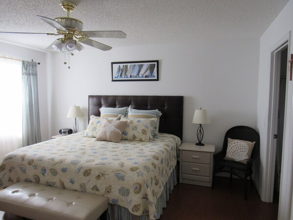 3 bedrooms, desk, iron/ironing board, Internet