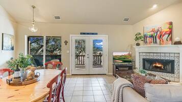 Télévision, cheminée