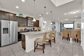 冰箱、微波炉、烤箱、炉灶