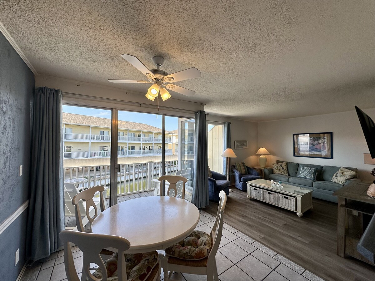 Photo 2 of Condo #2044 is a 1 Bedroom on the Canal