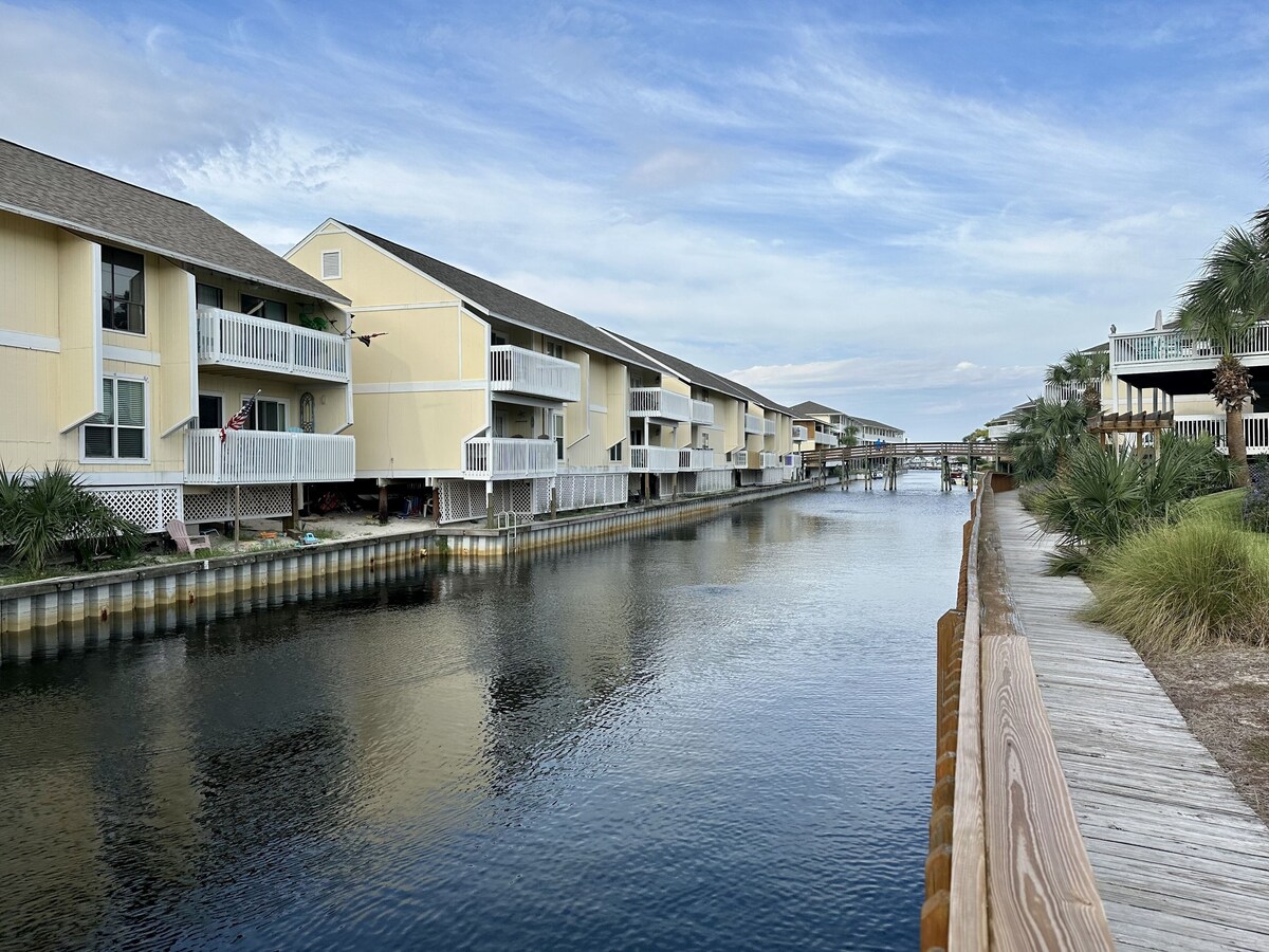 Photo 19 of Condo #2044 is a 1 Bedroom on the Canal