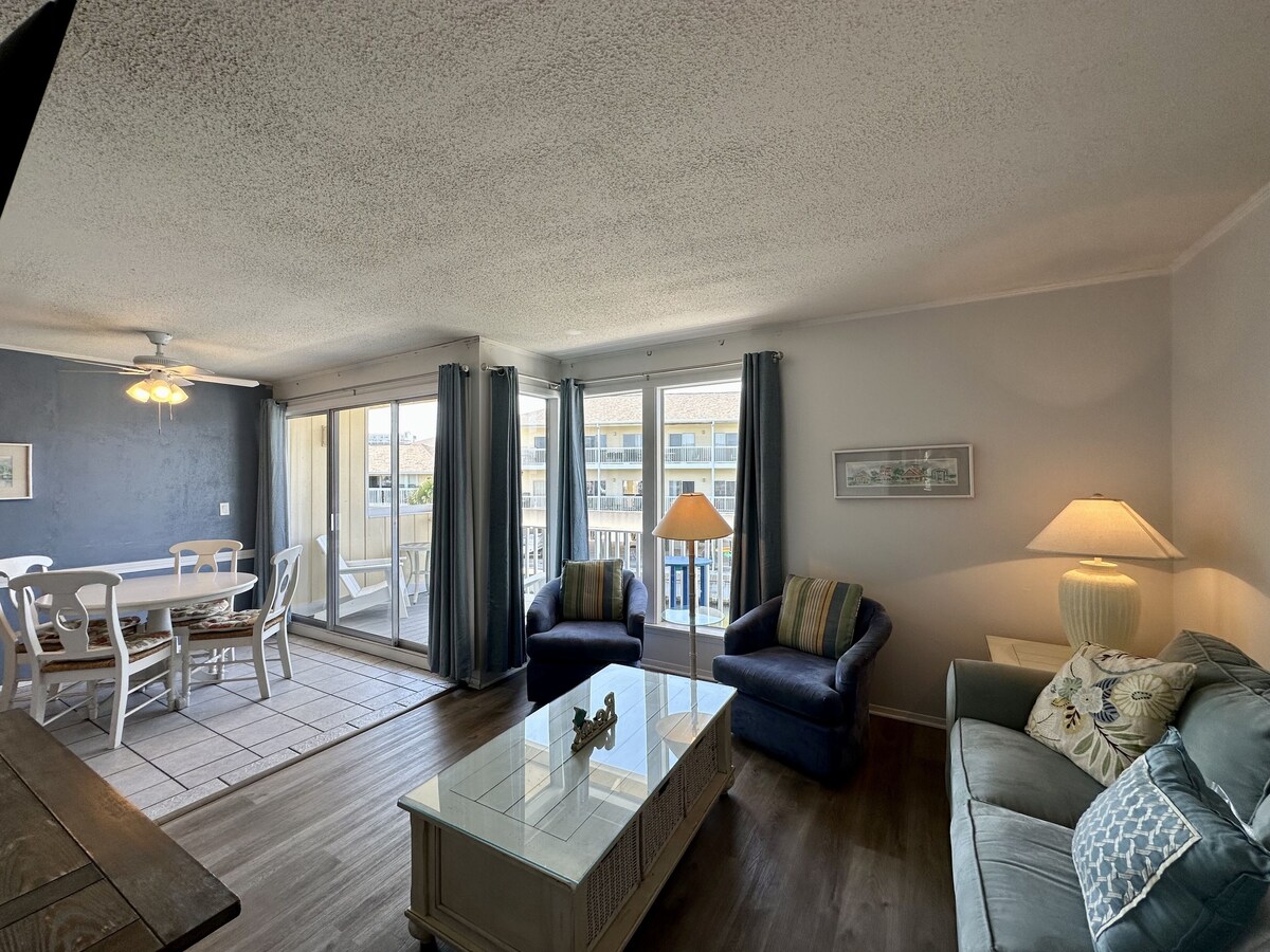 Photo 5 of Condo #2044 is a 1 Bedroom on the Canal