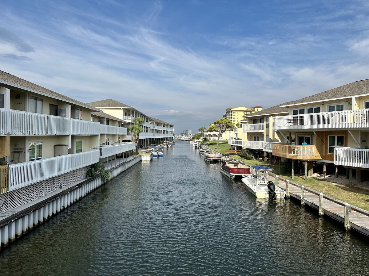 Photo 18 of Condo #2044 is a 1 Bedroom on the Canal