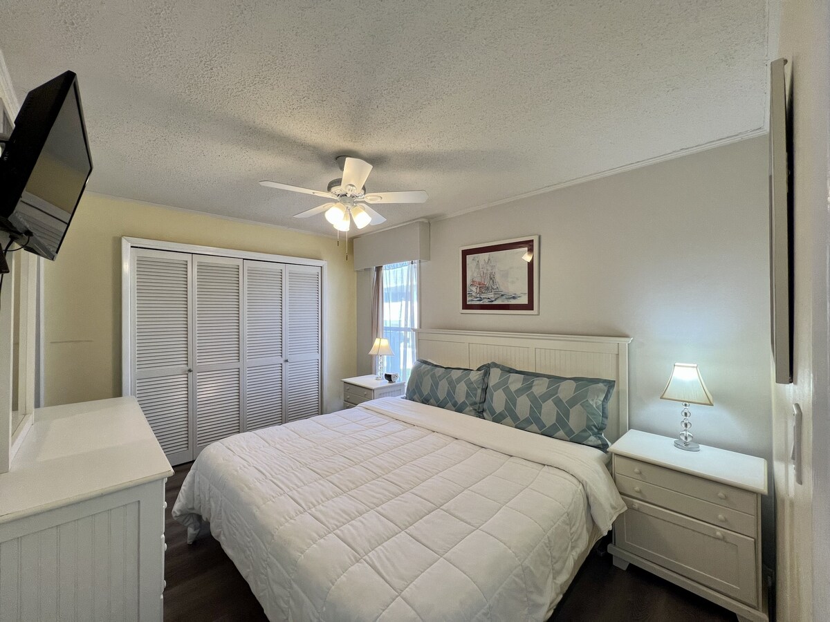Photo 6 of Condo #2044 is a 1 Bedroom on the Canal