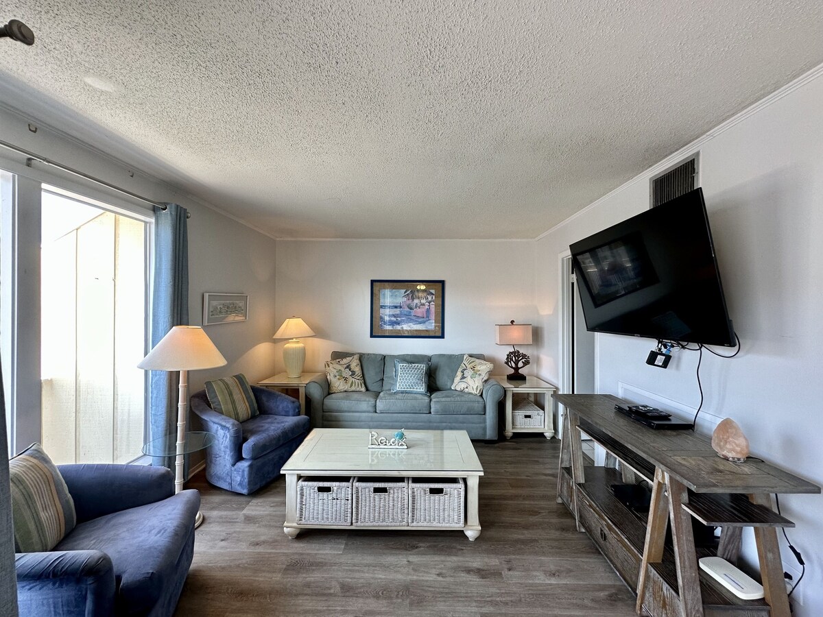 Photo 4 of Condo #2044 is a 1 Bedroom on the Canal