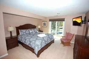 4 bedrooms - Spacious Waterfront Home for 8 - Large Deck overlooking Water (South Lake Tahoe)