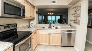 Refrigerador, microondas, horno, placa de cocina