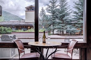 Dining - Rustic Mountain View 2Bedroom Condo- Lodge at Vail by RedAwning - Save 20% on 7+ Nights! (Vail)