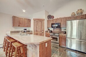 Fridge, microwave, oven, dishwasher - Bright + Scenic 2Br - 7ppl Steps to Ski Lifts + Main Street by RedAwning (Breckenridge)