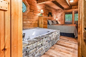 2 bedrooms, pillowtop beds, WiFi, bed sheets