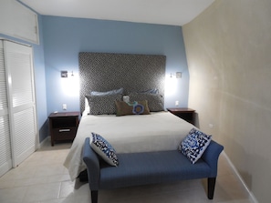 5 bedrooms, in-room safe, desk, iron/ironing board