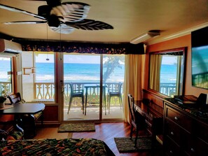 Interior - #324 - Direct Oceanfront Kauai Rental By Owner Ocean View FREE WiFi Parking A/C (Kapaa)