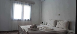 2 bedrooms, iron/ironing board, Internet, bed sheets