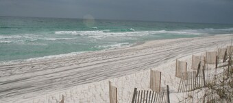 Condominio al primo piano con vista mozzafiato!   Carino come può essere.