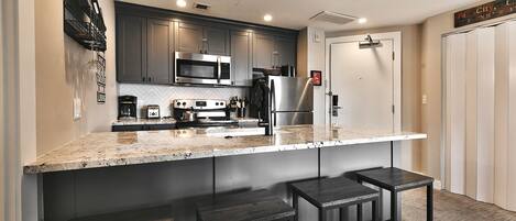 Kühlschrank, Mikrowelle, Ofen, Geschirrspüler