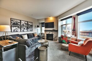 TV, fireplace, stereo - Your own balcony, full kitchen in Canyons Village by RedAwning - Save 20% on 7+ Nights! (Park City)