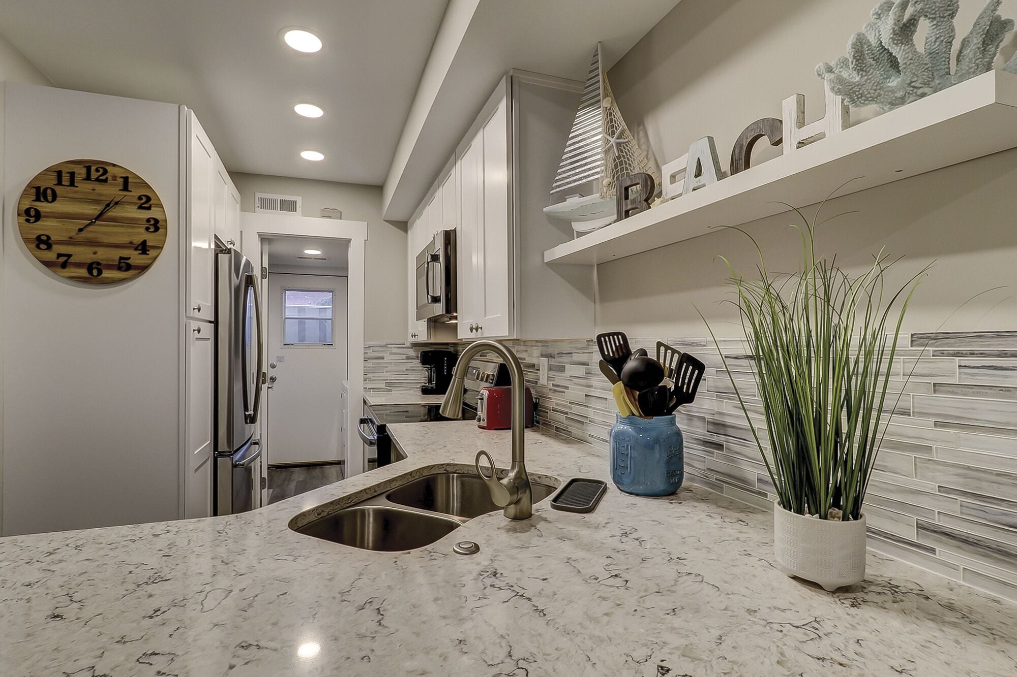 Cozy and Family-Friendly! Just a Short Walk to Coligny Plaza and the Beach!!