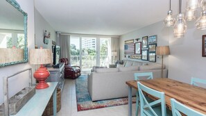 Smart-TV, DVD-Player, Arbeitsbereiche, Drucker