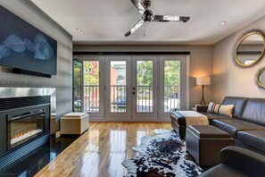 TV, fireplace, stereo