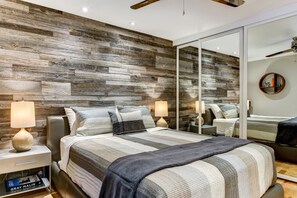 1 bedroom, iron/ironing board, WiFi, bed sheets - Modern Montreal Village Condo – Chic Design, Prime Location, Incredible Style! (Centre-Sud South)