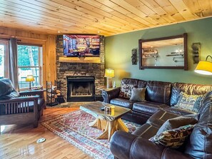 暖炉、テーブルサッカー台、卓球台