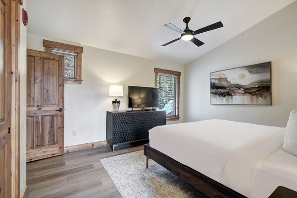 2 bedrooms, iron/ironing board, travel cot, WiFi