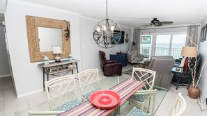 スマートテレビ、DVD プレーヤー、書斎 / ワークスペース