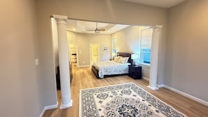5 bedrooms, free WiFi - Spacious 5BR House, 2 pools & pickle ball, bike to beach, linen provided (Rehoboth Beach)