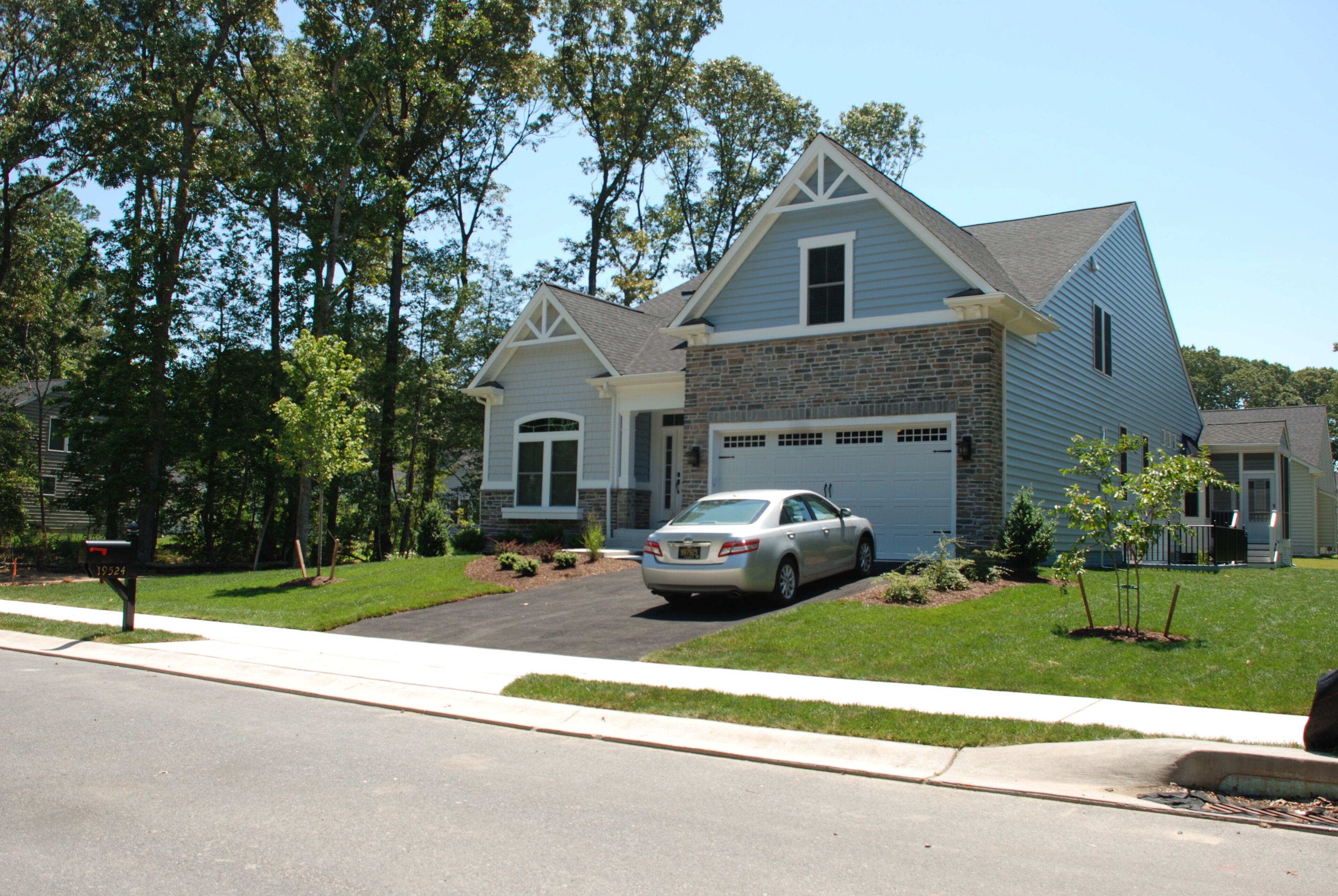Spacious 5BR House, 2 pools, bike to beach, rec room, tennis & pickle