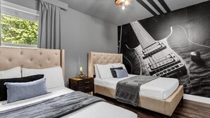 6 bedrooms, iron/ironing board, WiFi, bed sheets