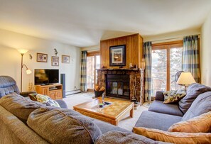 Smart TV, fireplace