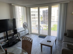 Smart TV - Clean & Comfortable Beachfront Condo 608A / 
South Beach Grille opening Jan 2026 (Fort Myers Beach)