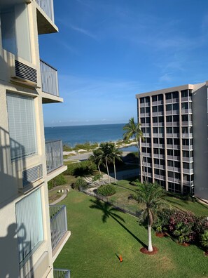 Property grounds - Clean & Comfortable Beachfront Condo 608A / 
South Beach Grille opening Jan 2026 (Fort Myers Beach)