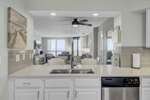 307 Summerhouse by AvantStay | Oceanfront, View, Shared Pool