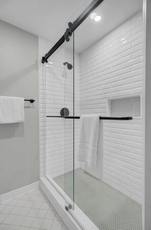 Combined shower/tub, hair dryer, towels, soap