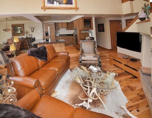 TV, fireplace, DVD player, stereo - Luxury Ski-in 3 Br Penthouse Inside Pines Lodge, Sleeps 8! by RedAwning (Beaver Creek)