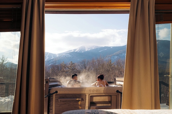 Indoor spa tub