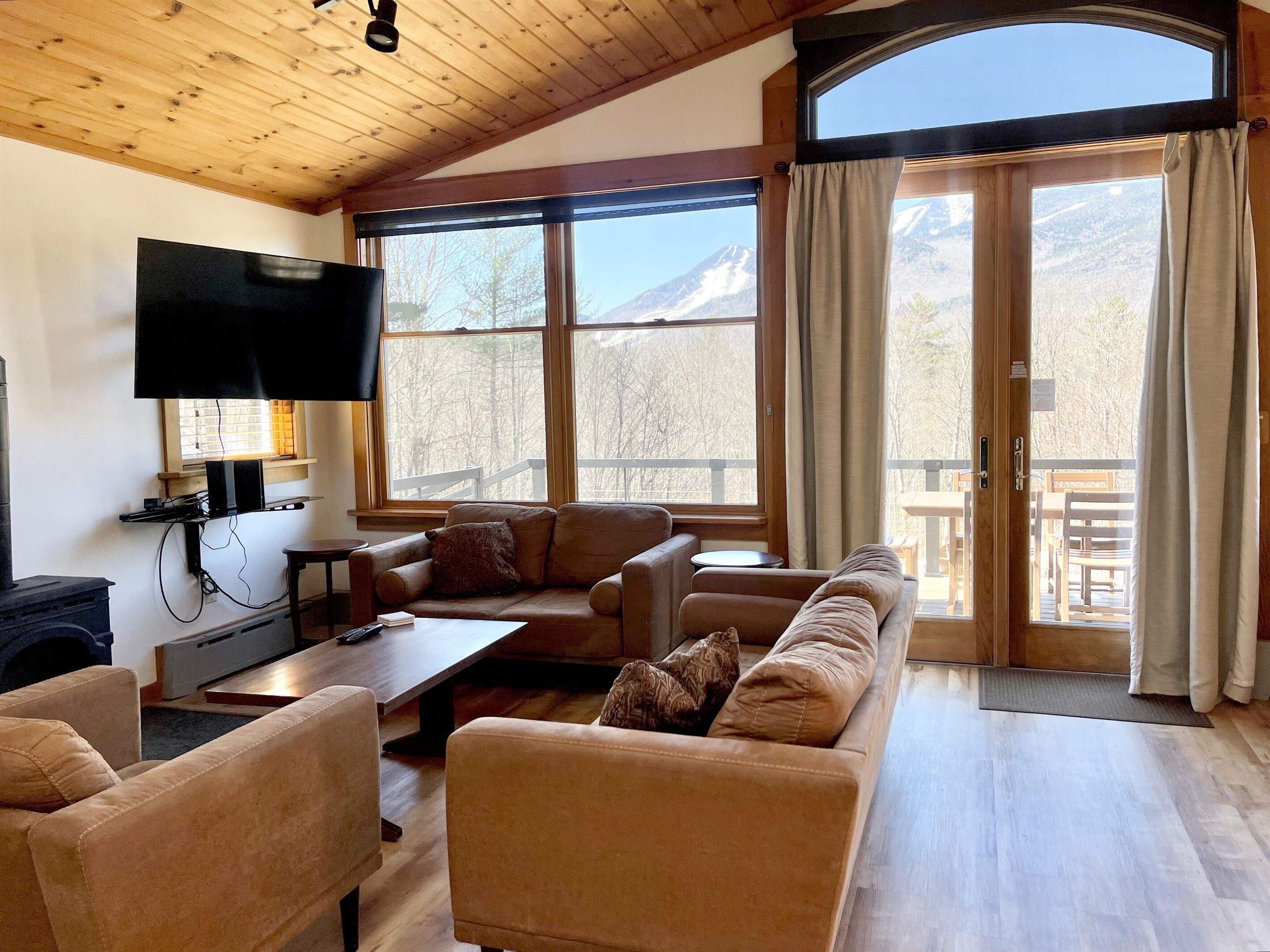 Smart TV, chimenea y tenis de mesa 