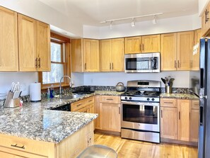 Fridge, microwave, oven, stovetop - Breathtaking Views Near Lake Placid and Whiteface (Wilmington)