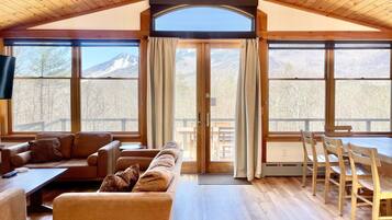 Smart-tv, pejs, bordtennisbord