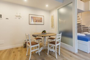 Dining - Delightful apartment with mezzanine for 4 people, ideal for those who want to visit the city center (Firenze)