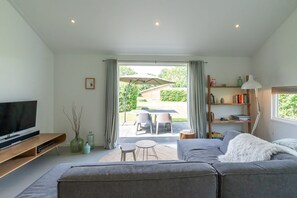 Téléviseur, Netflix, lecteur de DVD, services de diffusion en continu