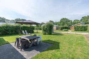 Outdoor dining - Light, pretty skies and lots of space! (BURGH-HAAMSTEDE)