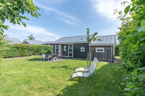 Outdoor dining - Light, pretty skies and lots of space! (BURGH-HAAMSTEDE)