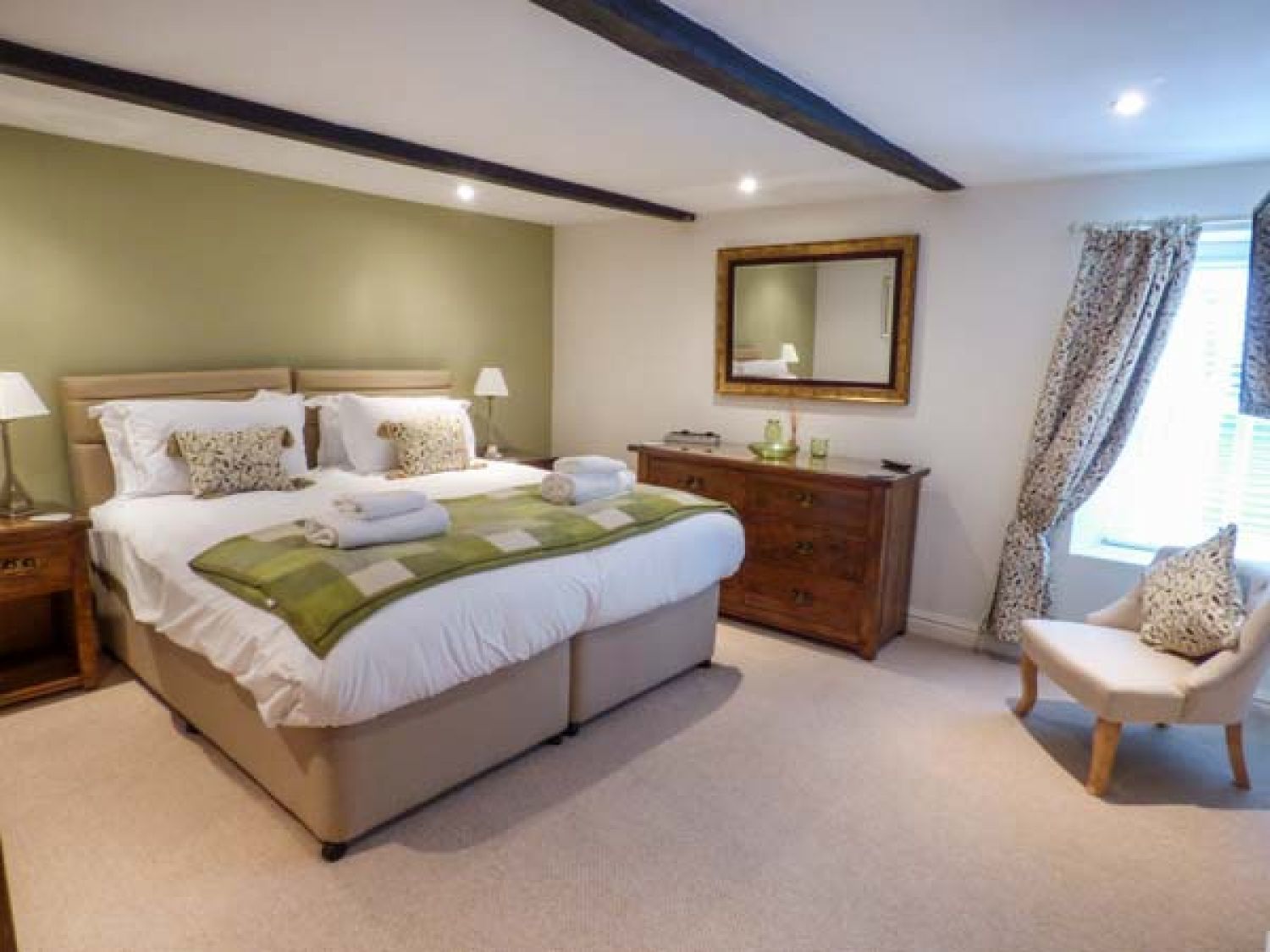 No. 2 The Bar | Free WiFi, bed sheets