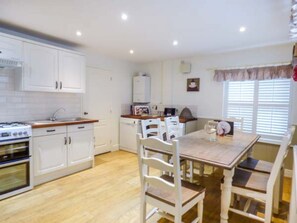 คอทเทจ, ปลอดบุหรี่ | ครัวส่วนตัว | ไมโครเวฟ, เตาอบ, เตาประกอบอาหาร, กาต้มน้ำไฟฟ้า