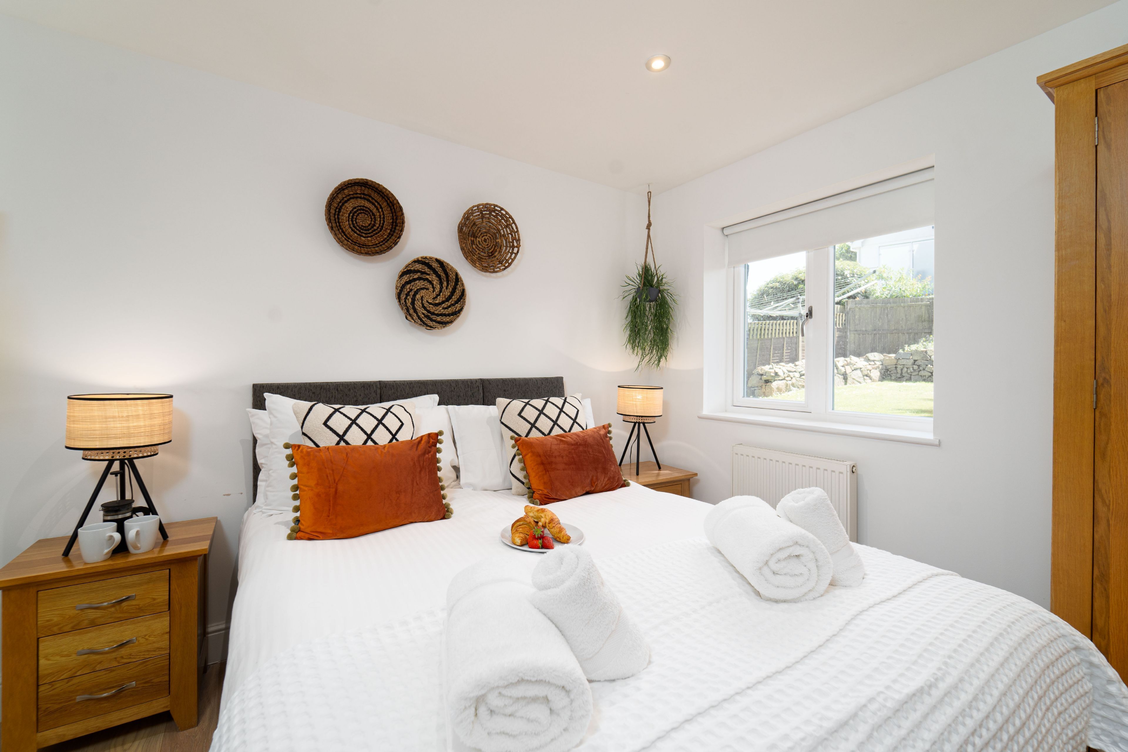 6 bedrooms, desk, iron/ironing board, WiFi