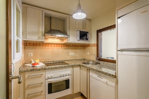 Réfrigérateur, micro-ondes, four, lave-vaisselle